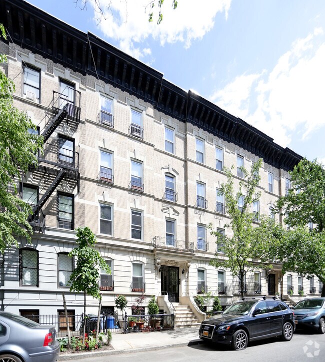 Building Photo - 385 Clinton St