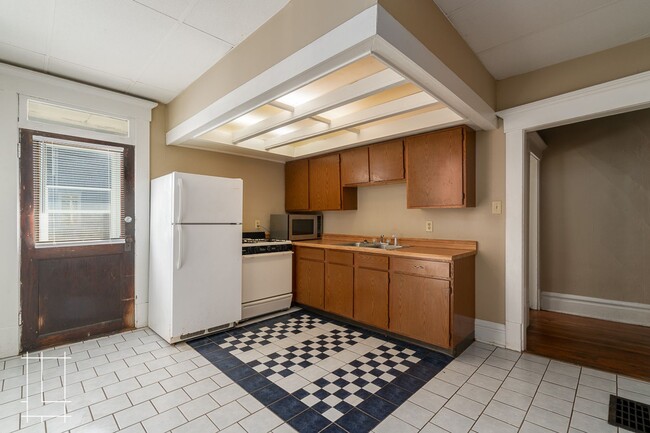 Building Photo - 860-862-862 Dennison Ave