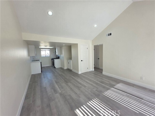 Foto del edificio - 44155 10th St W