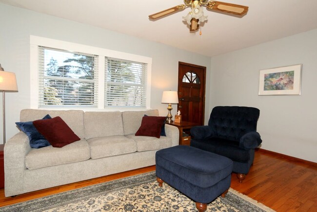 Other view of living room - 2927 Lexington Ave