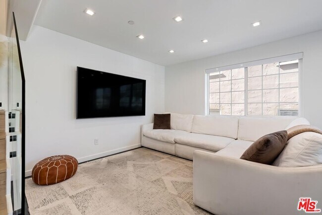 Foto del edificio - 1521 S Hayworth Ave