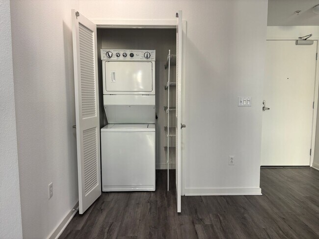 Interior Photo - Canvas LA