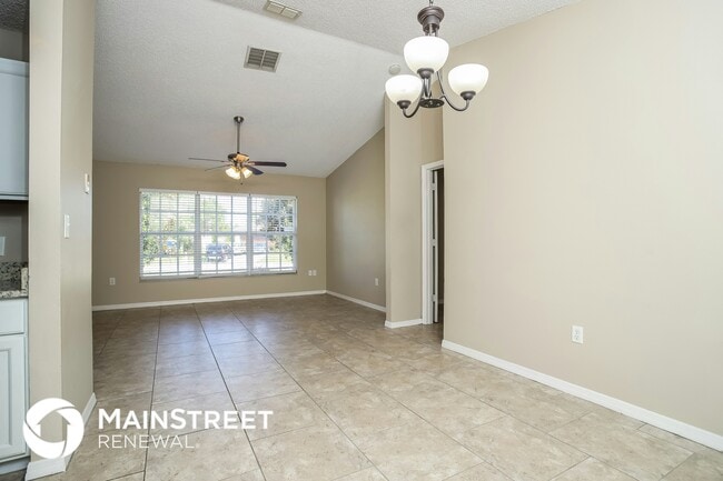 Building Photo - 725 Maderia Ct