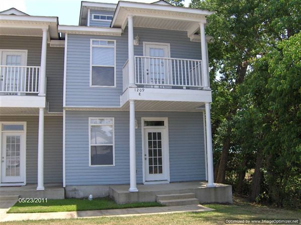 Foto del edificio - 1209 Century Oaks Dr