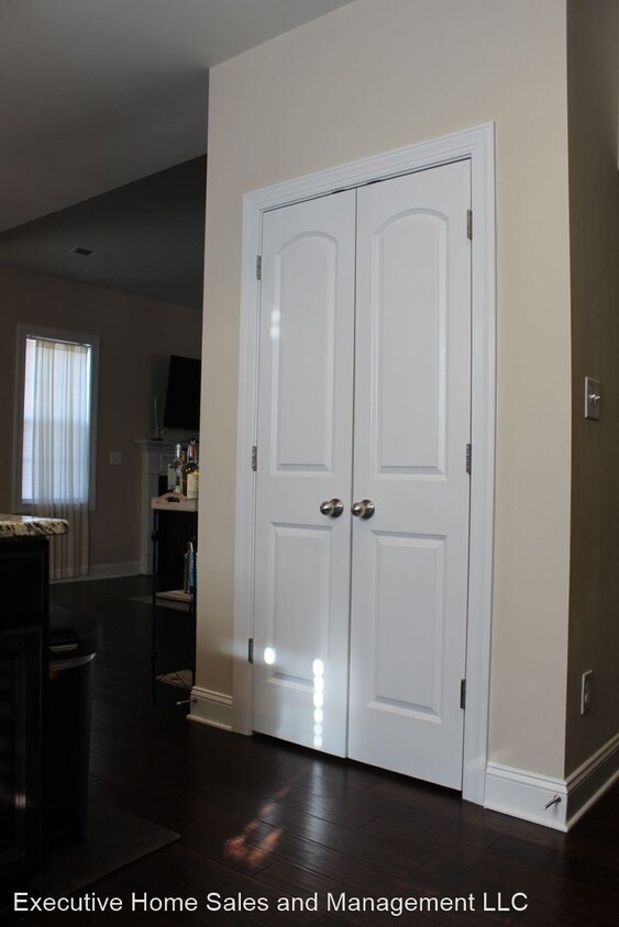 Primary Photo - 3 br, 2 bath House - 301 Joyland Drive