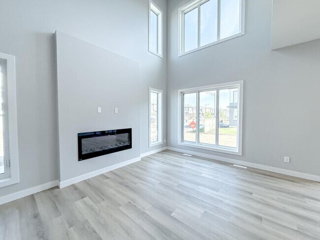 Building Photo - 4.0 bedroom in Edmonton Alberta T6X 1A2