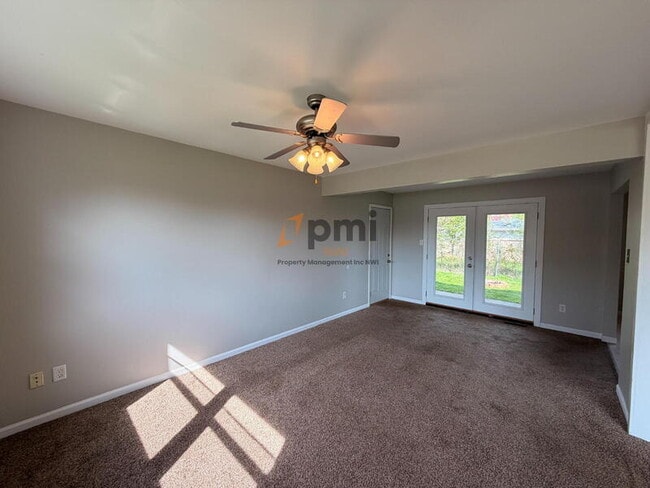 Foto del edificio - 365 Raven Ct