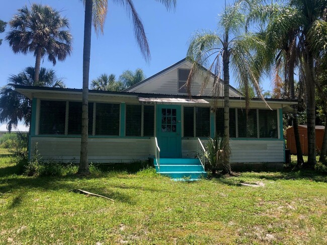 Building Photo - House for Rent