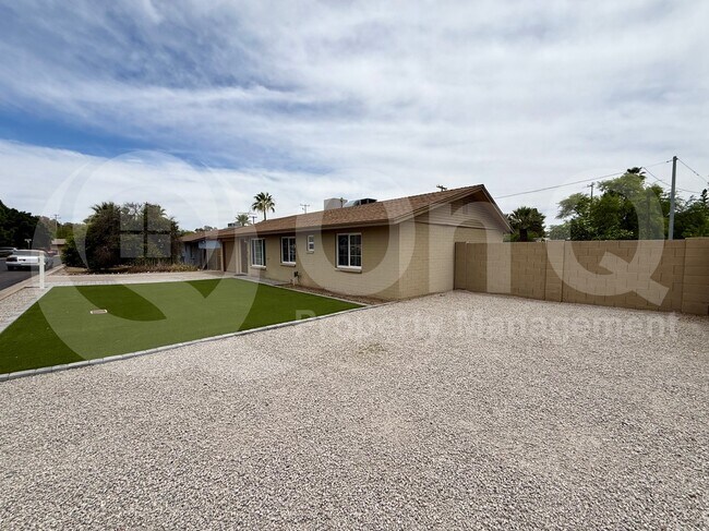 Building Photo - 505 E El Camino Dr