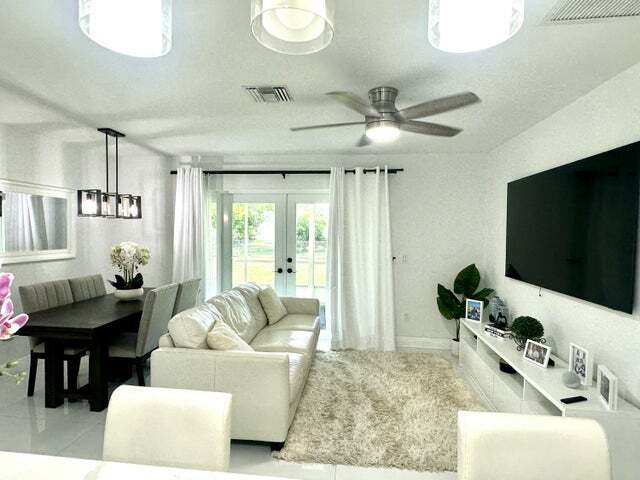 Foto del edificio - 121 Eider Ct