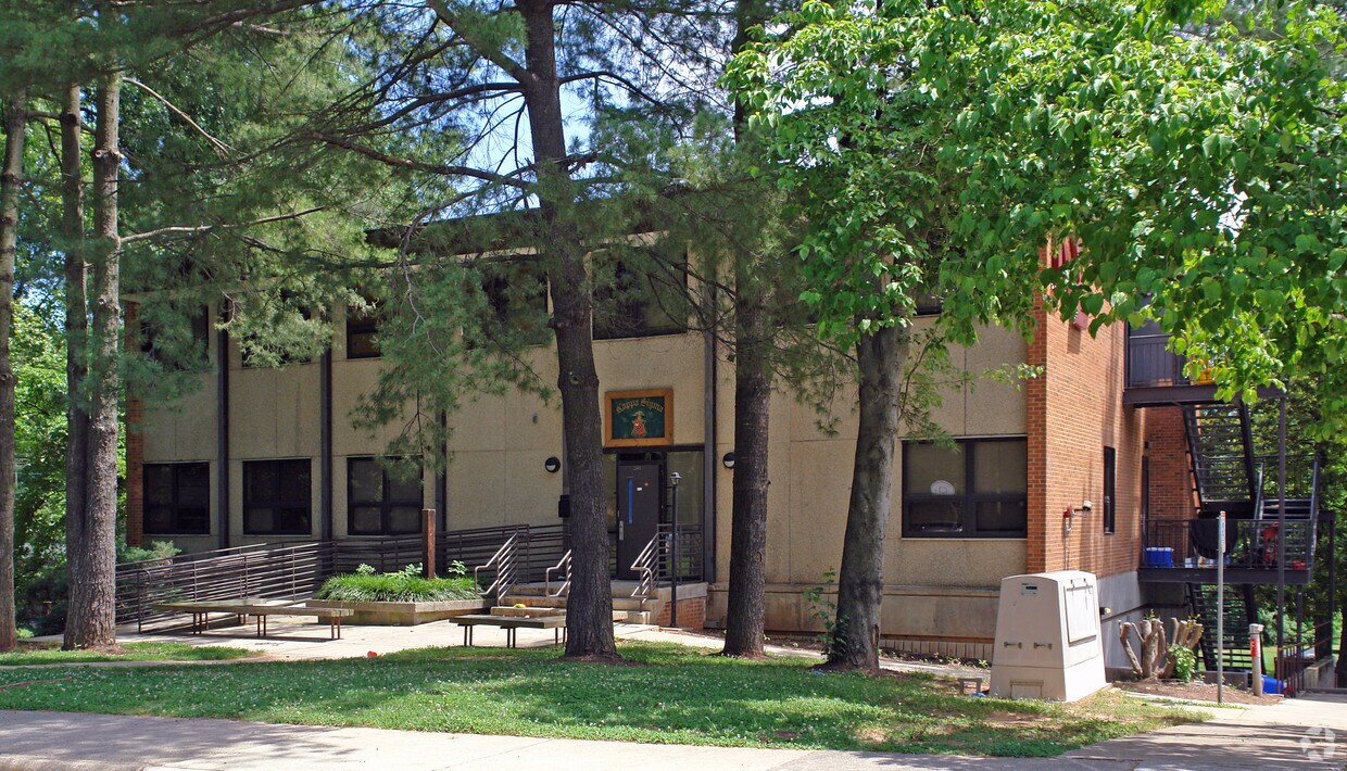 Primary Photo - 2601 Fraternity Ct