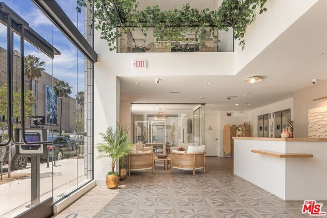 Foto del edificio - 10401 Washington Blvd