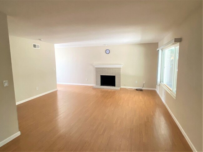Foto del edificio - Charming Mira Mesa Home for Rent