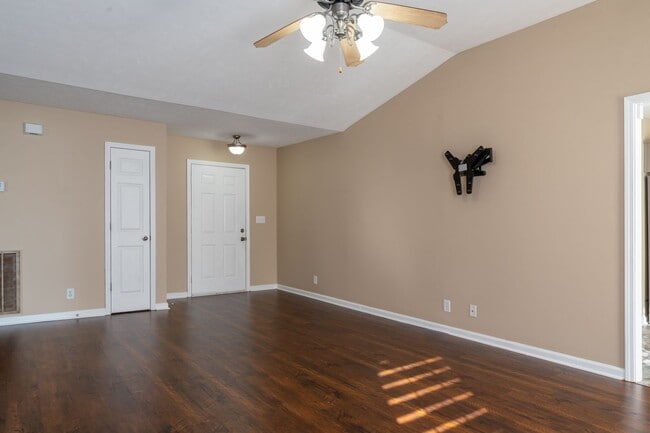 Building Photo - 102 Brandi Ct