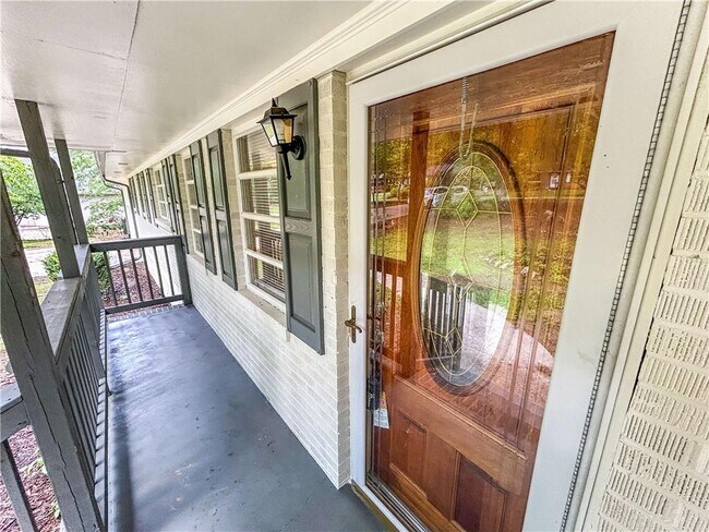 Building Photo - 4239 Pinetree Dr