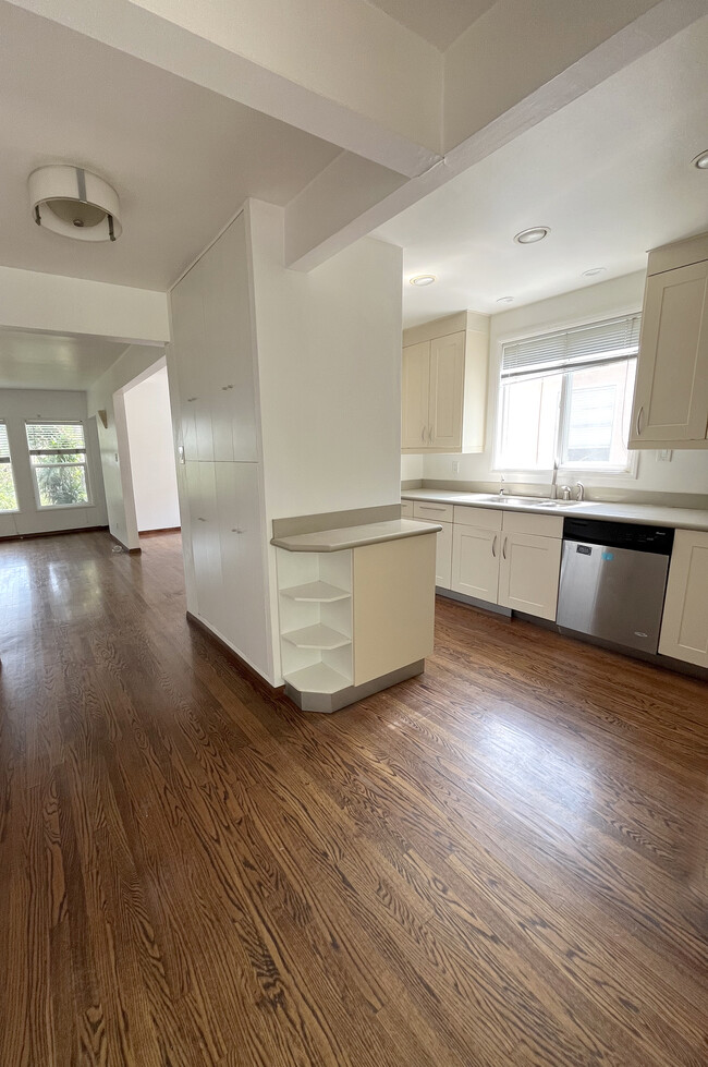 Kitchen and Breakfst Nook - 5639 Troost Ave