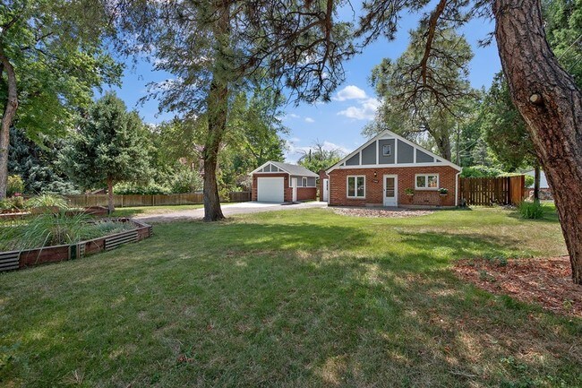 Building Photo - Adorable Rental in The Glen's