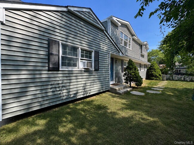 Building Photo - 1 Towne Ct