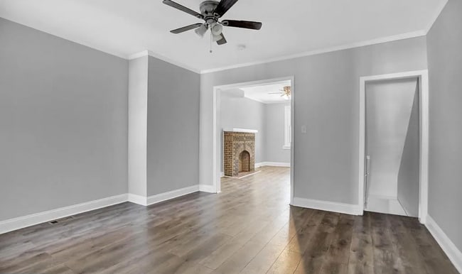 Building Photo - Townhome available in a convenient location.