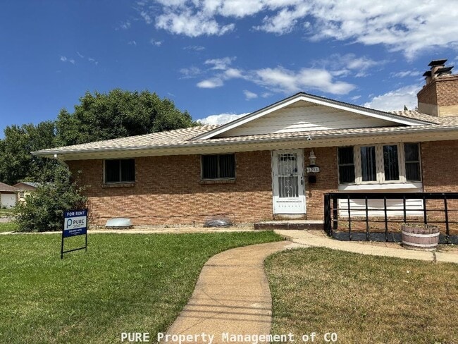 Building Photo - 3 bedroom ranch style home with 2-car garage!