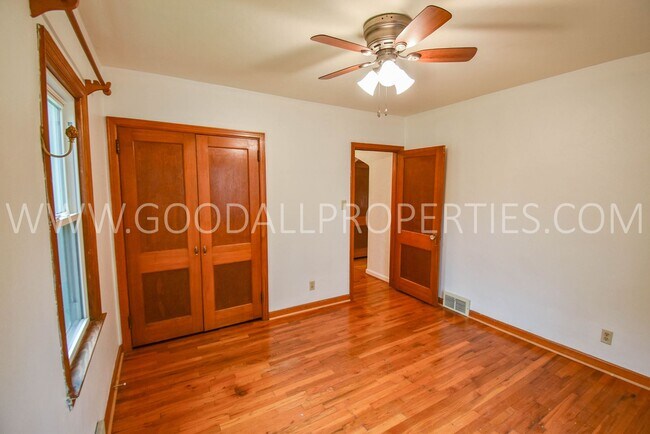 Building Photo - $1000 Off 1St Months Rent 3 Bedroom Home w...
