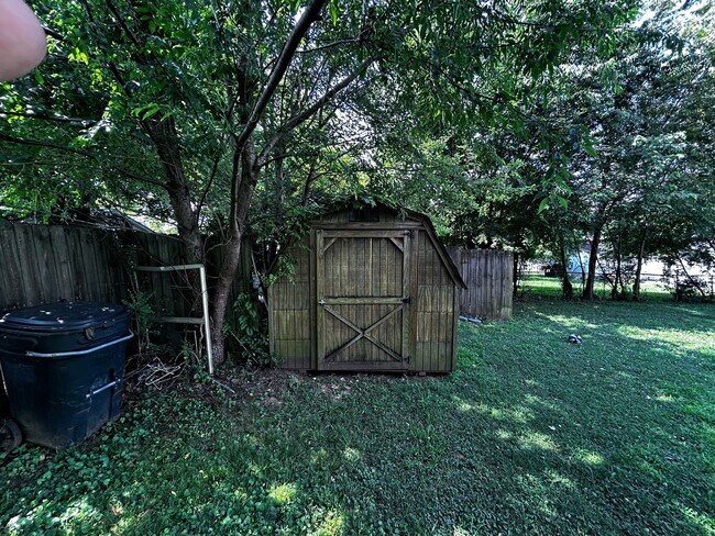 Foto del edificio - Remodeled three bedroom two bath cottage w...