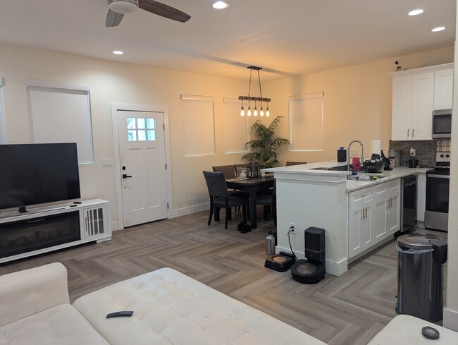 Foto del edificio - 8217 N Brooks St