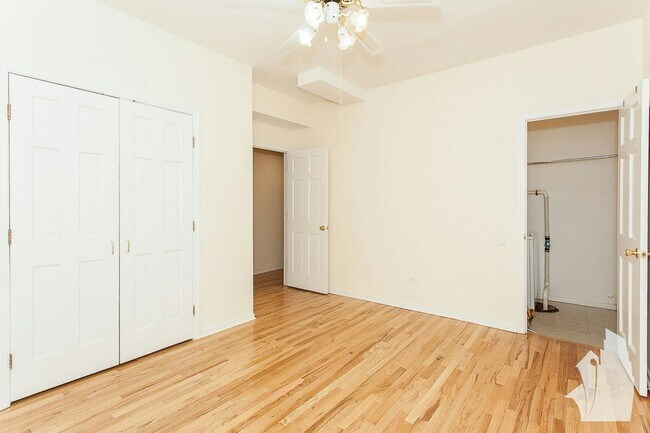 Foto del edificio - 2320 N Southport Ave
