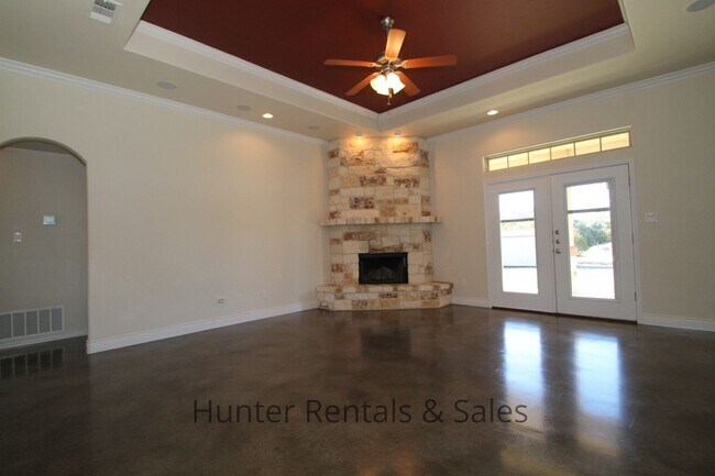Building Photo - Chica Ranch!