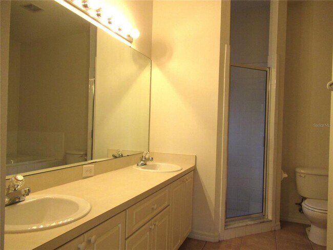 Foto del edificio - 7032 Monarch Park Dr
