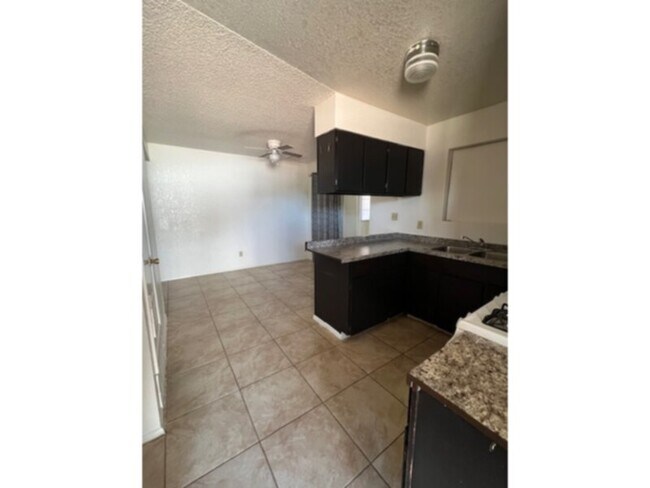 Foto del edificio - 3 bedroom, 2 bath, NO HOA