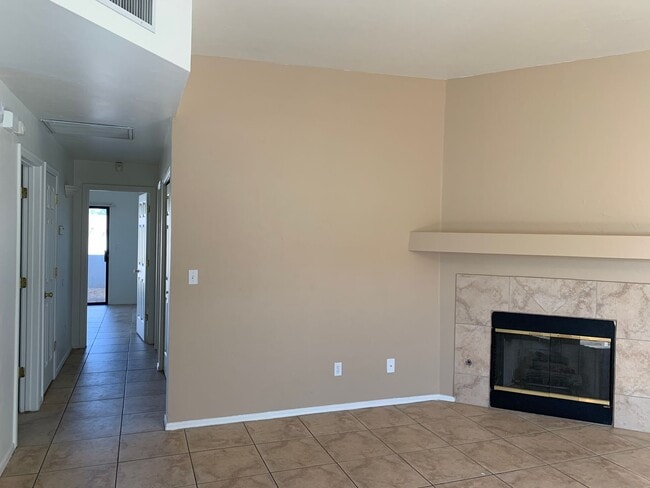 Building Photo - 9104 E Esperanza Dr