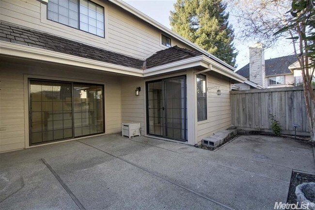 Building Photo - 907 Shore Breeze Dr