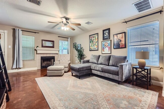 Foto del edificio - 1125 Strickland Dr