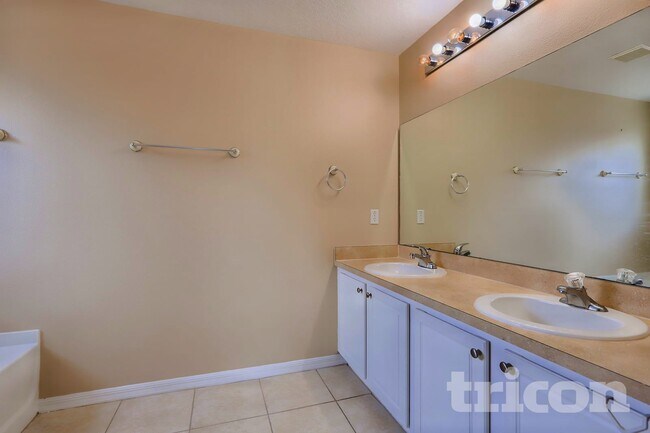 Building Photo - 15461 Galbi Dr