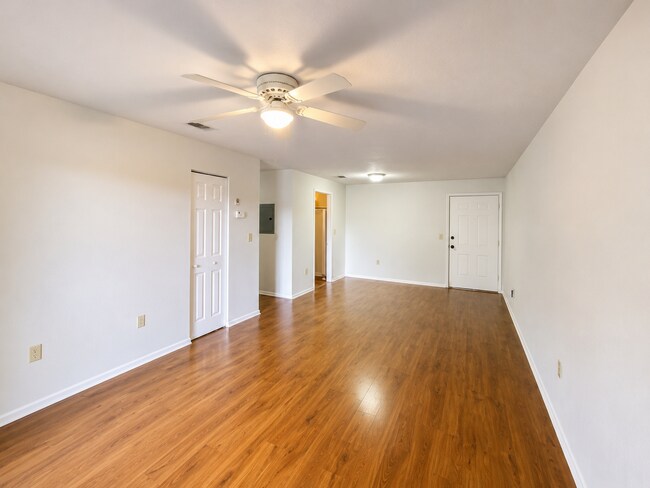 Foto del edificio - 926 N Lake Destiny Rd