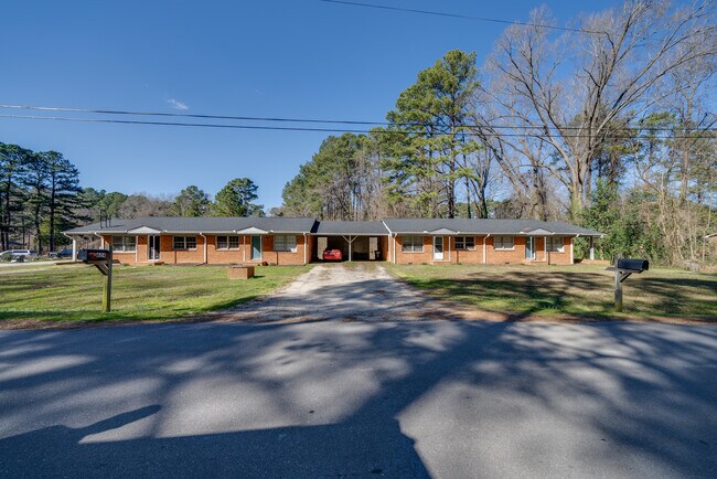 Foto del edificio - 626 Maple Ln