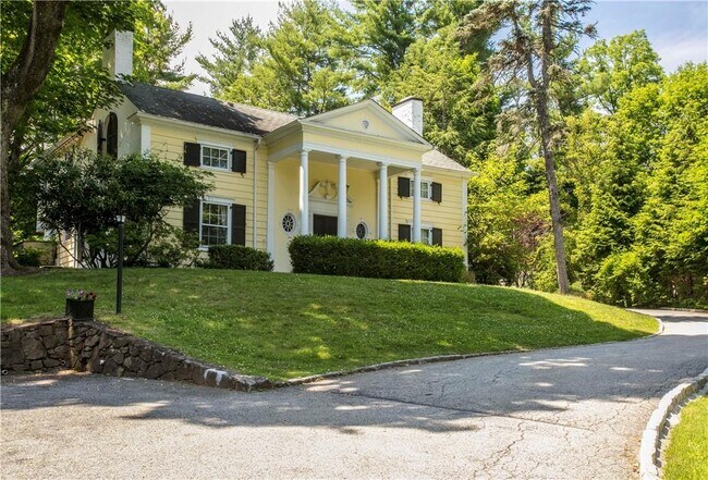 Foto del edificio - 306 Quaker Rd