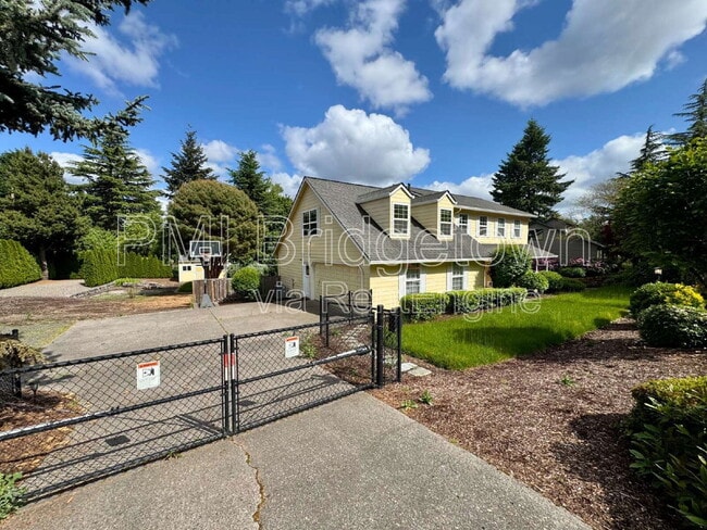 Building Photo - 11814 SW Dickinson Ct