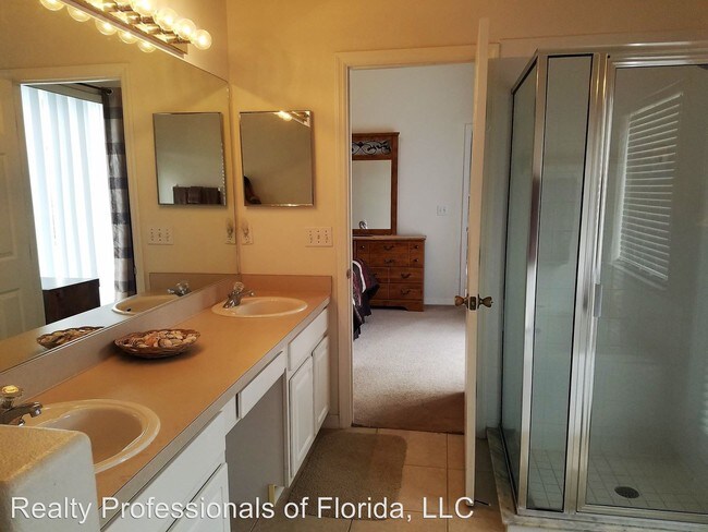Building Photo - 16648 Palm Spring Dr