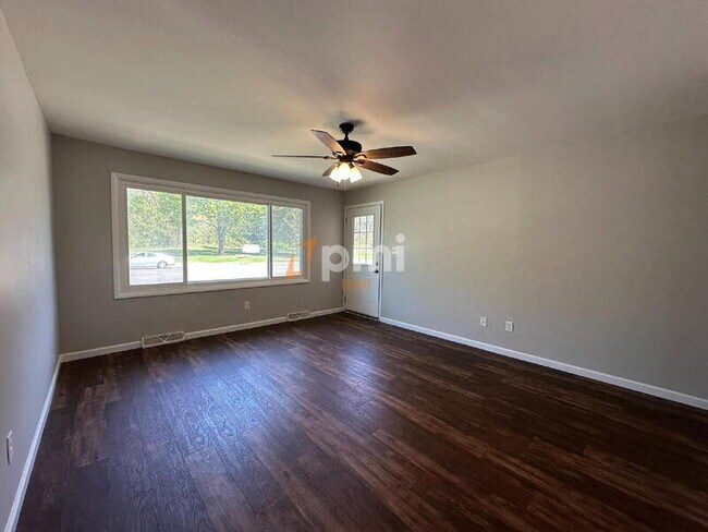 Foto del edificio - 3010-3012 Willowcreek Rd