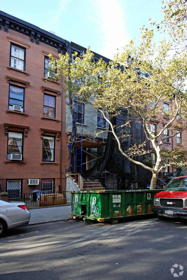 Building Photo - 132 Amity St