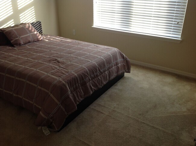 Foto del edificio - 4 BR 2 BA 2 CG rental in central PSL