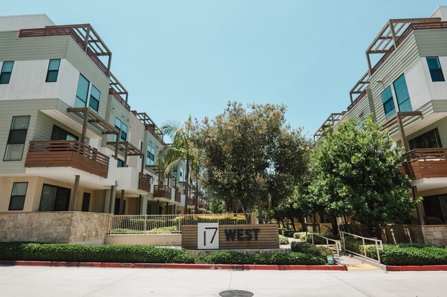 Building Photo - 688 Malibu