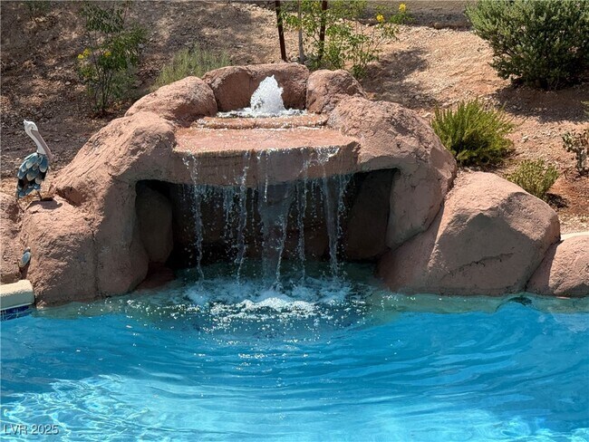Foto del edificio - 2113 Desert Pines St