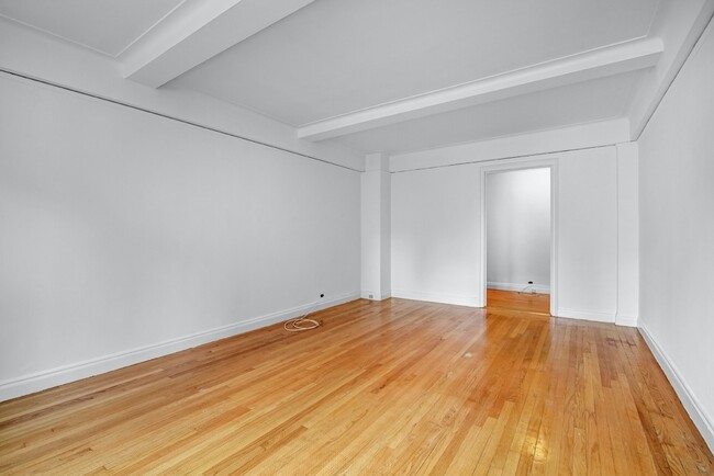Building Photo - 301 E 21st St