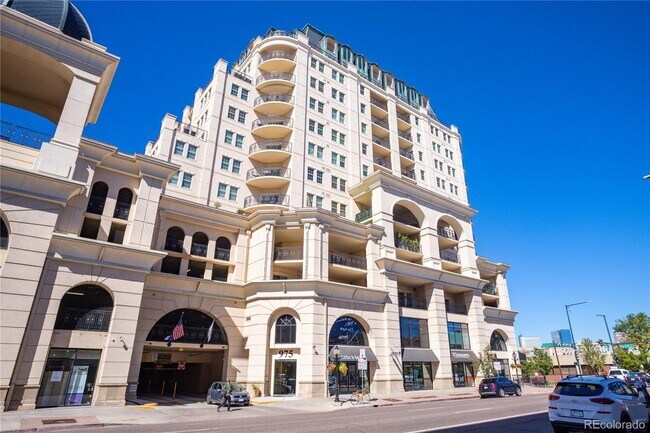 Building Exterior - 975 N Lincoln St
