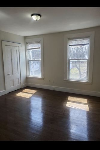 Primary Photo - 20 Maple St