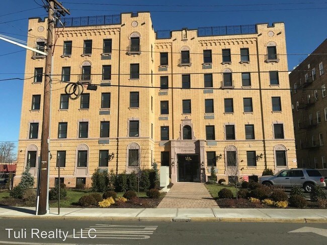 Building Photo - 9201 Bergen Blvd