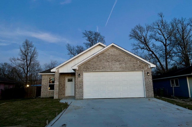 Building Photo - 2310 Butler Dr